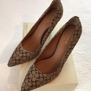 COACH Ellin Signature C Monogram Pumps